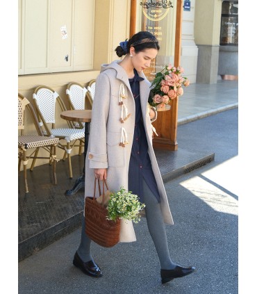 Cappotto lungo con cappuccio e spessa lana con bottoni in corno