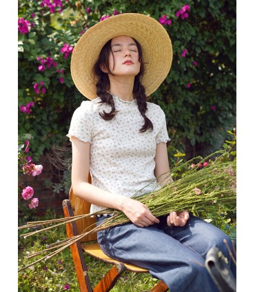 女の子にぴったりフィットする小さな花柄のフリンジ半袖Tシャツ