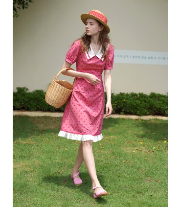 Abito a pois rosso rosa con risvolto francese