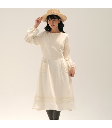 Vestido tridimensional bordado com textura de seda