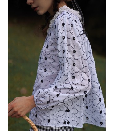 Camisa bordada floral com gola de pétala dupla 