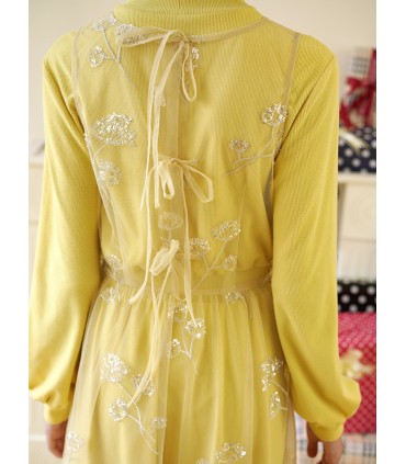 Robe en maille brodée de paillettes d'hortensia 