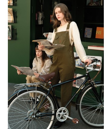 Flotte overalls med lædermærket dekoration 