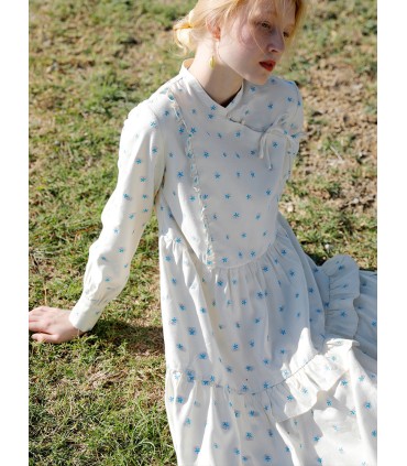 فستان طويل بياقة واقفة من الدانتيل غير المتماثل 