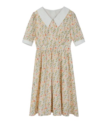 Kleines Kleid mit spitzem Kragen, handbemalt, aquarelliert, geblümt 