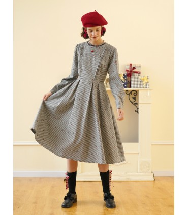 Vestido xadrez preto e branco com gola dupla camada 