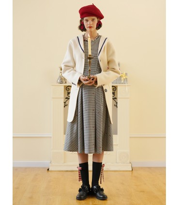 二重襟の黒と白の市松模様のドレス