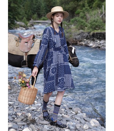 Robe imprimée à manches longues et col en V rustique rustique 