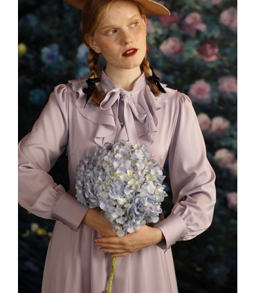 Vestido roxo com babados cintilantes 