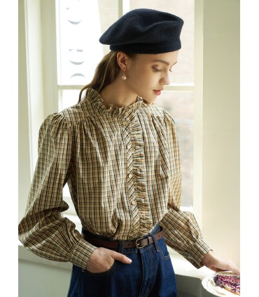 Klassisk plaid skjorte med blondekrave 