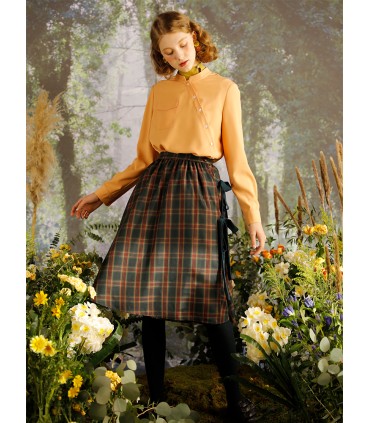 Chemise orange à col montant et patte inclinée 