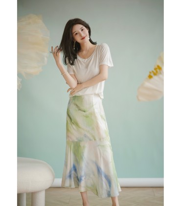 실크 티셔츠 미니멀 스타일 화이트 바닥 셔츠