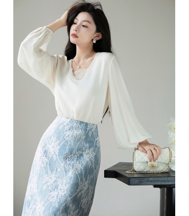 Skirt renda biru tekstur renda skirt lurus