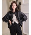 Comme une veste en cuir souple avec tissu en soie
