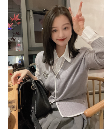 C-Cardigan, lockere, modische Strickjacke