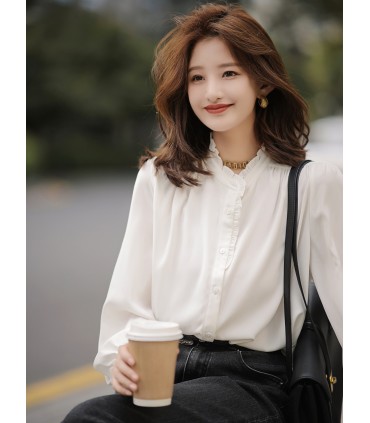 루즈한 스탠드 칼라와 나무 귀가 있는 긴팔 탑