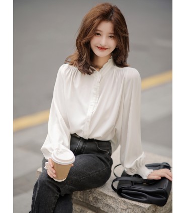 루즈한 스탠드 칼라와 나무 귀가 있는 긴팔 탑