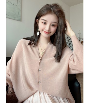 Losvallend en veelzijdig overhemd met V-hals