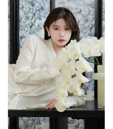 Roll-up lapel collar shirt with pleats 