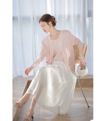Flowing dress pearl shell luster 
