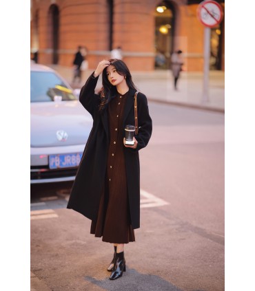 Lapel windbreaker coat with tie coat 