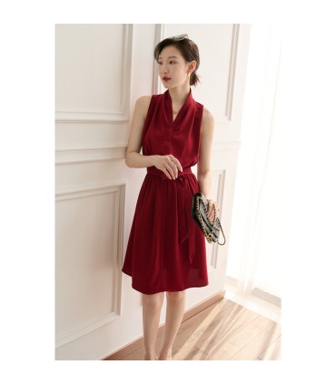 Schlankes Neckholder-Westenkleid mit V-Ausschnitt 