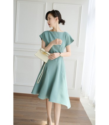 Vestido de acetato irregular com cintura fina