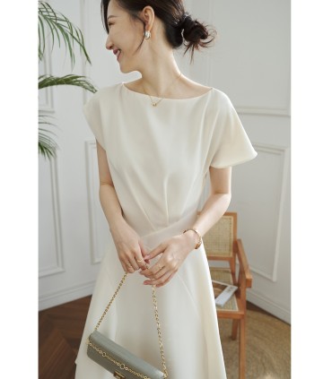 Vestido de acetato irregular com cintura fina