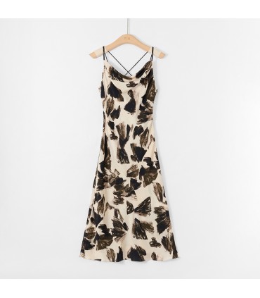 セクシーなドレス付きシルクサテンスイングカラーサスペンダー