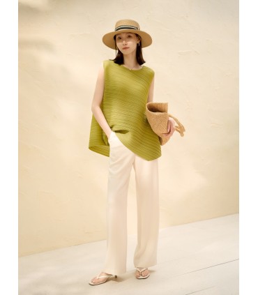 Loose silhouette and comfortable A-line vest top