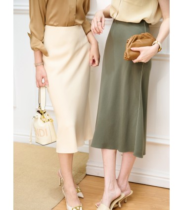 Falda de cola de pez que cubre la cadera y por encima de la rodilla 