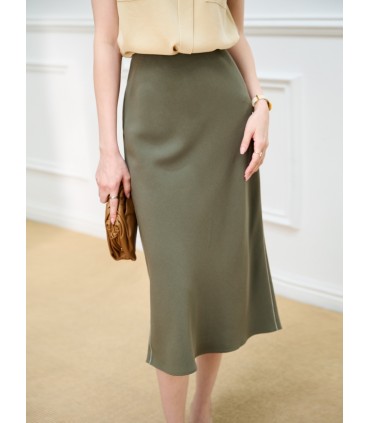 Falda de cola de pez que cubre la cadera y por encima de la rodilla 