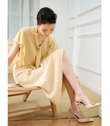 Váy đuôi cá dài quá đầu gối và che hông 