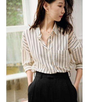 Camisa delgada de rayas verticales transpirable y cómoda 