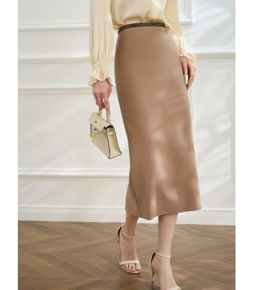 Falda OL con abertura en forma de H que abraza la cadera