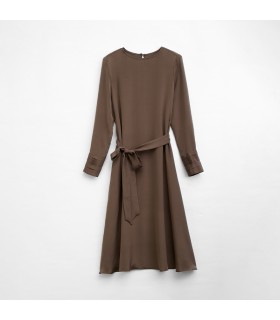 Gaun bertali satin sutra