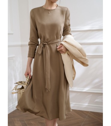 Gaun bertali satin sutra