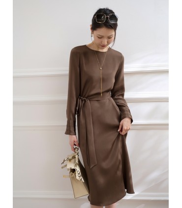 Gaun bertali satin sutra