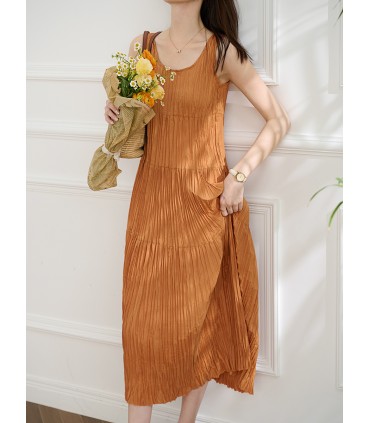 Robe longue gilet en tissu plissé