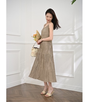 Robe longue gilet en tissu plissé