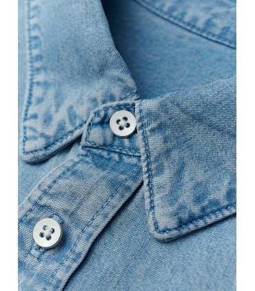 Lös långärmad jeansskjorta