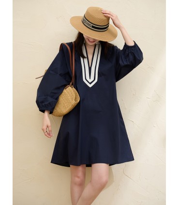 Vestido solto com tiras e decote em V 