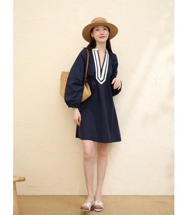 Vestido solto com tiras e decote em V 