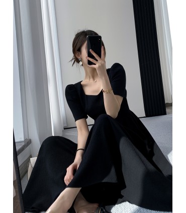 方领高级感赫本风小黑裙