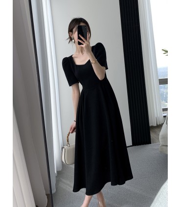 方领高级感赫本风小黑裙
