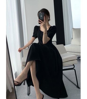 方领高级感赫本风小黑裙