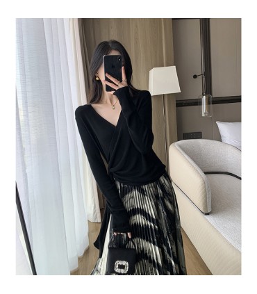 修身内搭V领上衣