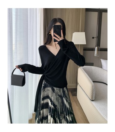 修身内搭V领上衣