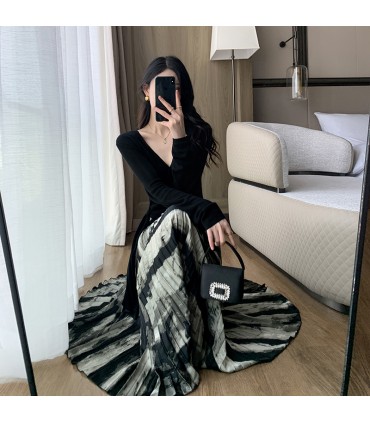 修身内搭V领上衣