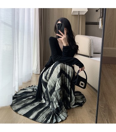 修身内搭V领上衣